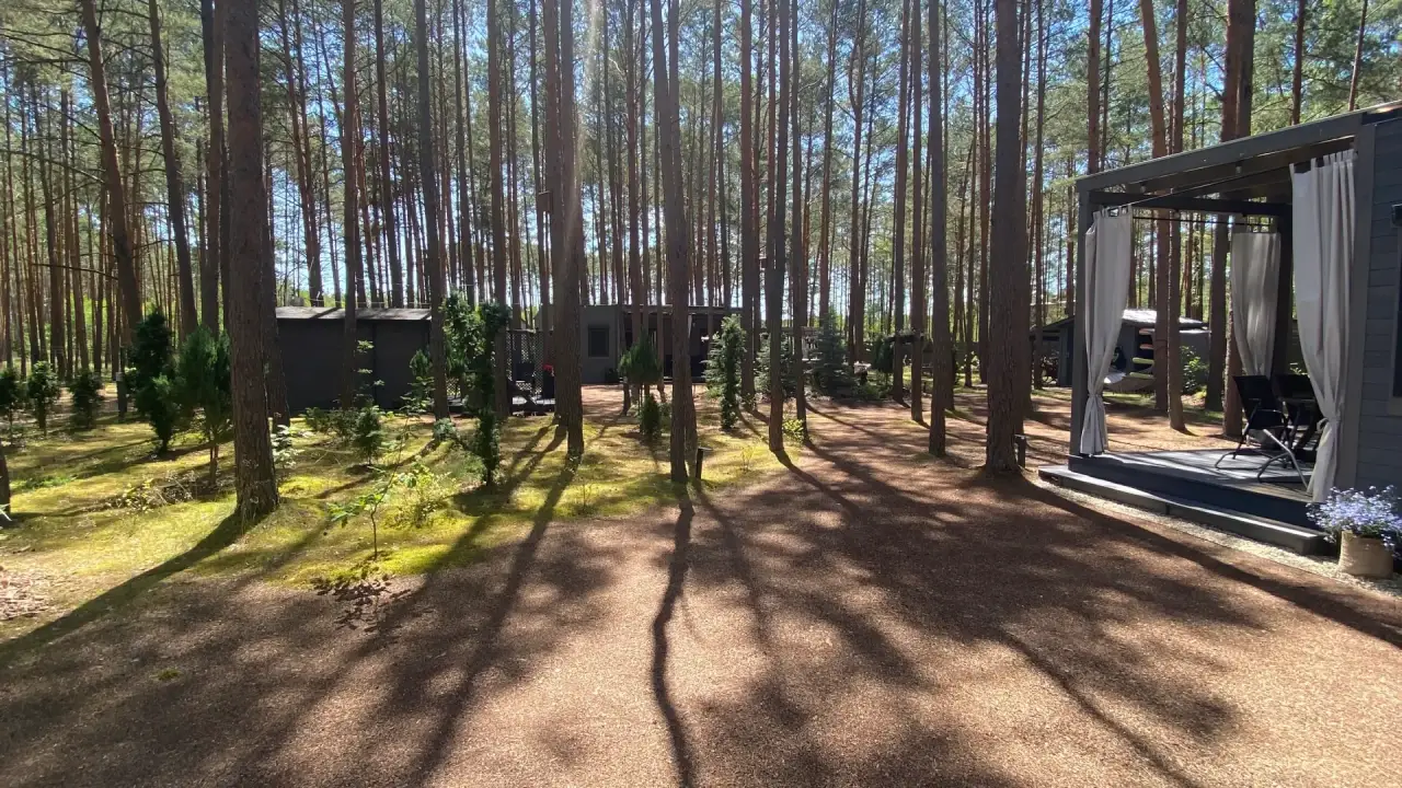 Domki Las Biala's z sauną i jacuzzi nad Jeziorem Białym w Białej