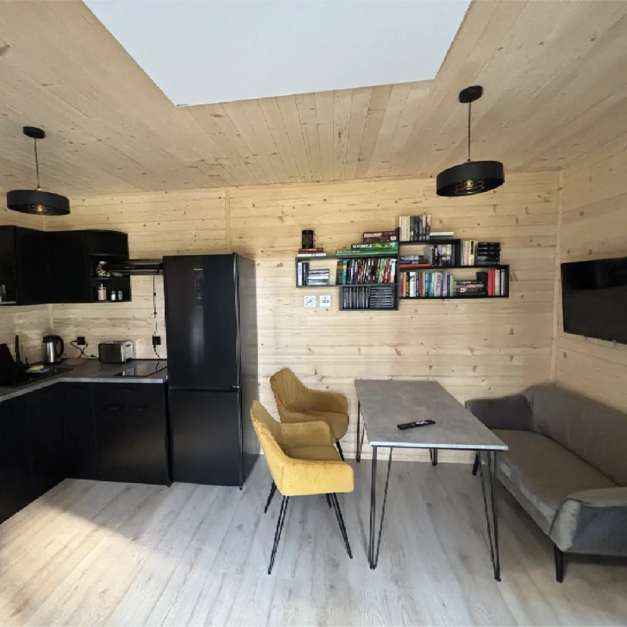 Wohnzimmer mit Küchenzeile